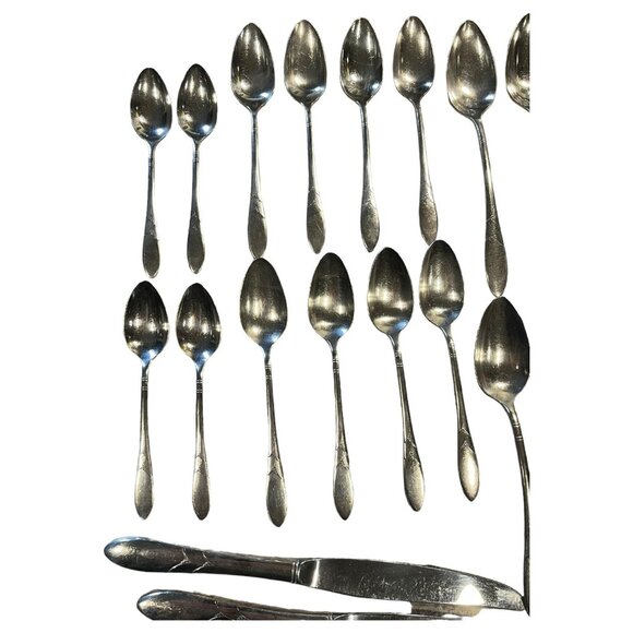 Lady Hamilton silverplate flatware by Community. 36 pc set incl. original case. - Picture 10 of 16